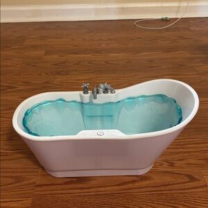 Our Generation Bathtub for 18” Dolls